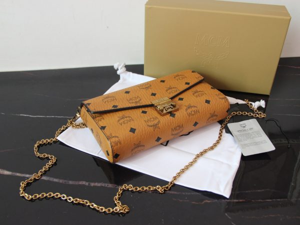 Mcm Medium Envelope Chain Flap Crossbody Bag - Image 3