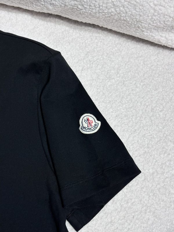 Moncler Mengkou Men and women with the same style couples spring and summer latest counters with the same style, trendy brand logo casual short-sleeved T-shirt - Image 5
