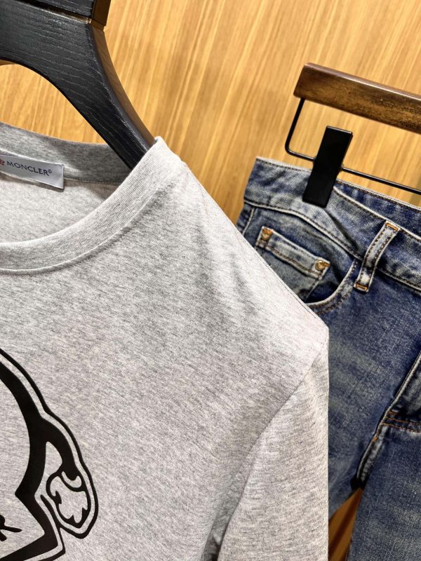 Moncler Mengkou 2022 spring and summer new original single men's round neck short-sleeved T-shirt is sold at the counter simultaneously, high-end customization, simple fashion and versatile - Image 10