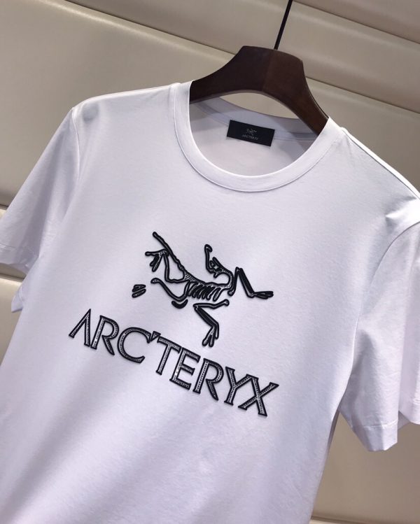 Arcteryx) Archeopteryx 23ss spring and summer short-sleeved round-neck T-shirt, high-definition jade silk fabric super skin-friendly and comfortable, brand letter logo - Image 4