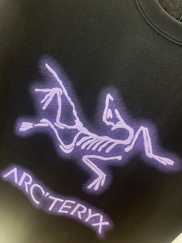 P100 Top Quality Arcteryx Archeopteryx 2023 New Chest Exquisite Printing Process 260g Pure Cotton Fabric Short Sleeve T-Shirt Black White XS-L - Image 8