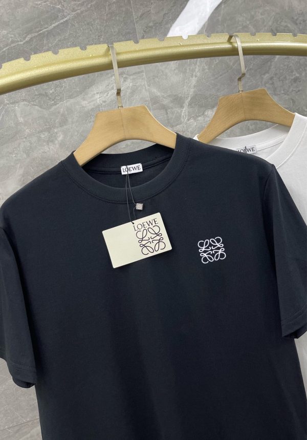 LOEWE 2023 men's round neck short-sleeved T-shirt is new! Iconic embroidered small LOGO, simple but exquisite - Image 6