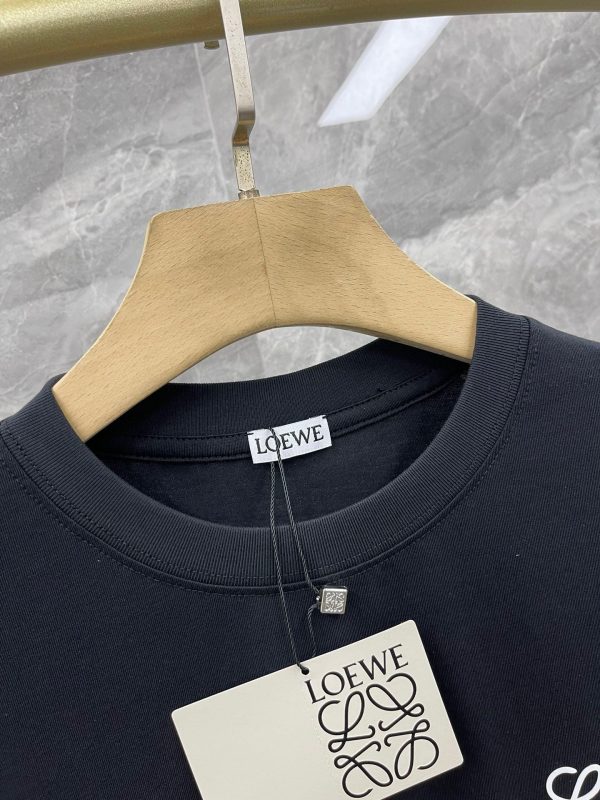 LOEWE 2023 men's round neck short-sleeved T-shirt is new! Iconic embroidered small LOGO, simple but exquisite - Image 7