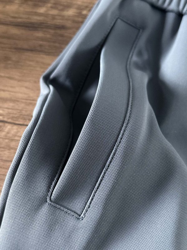 LOEWE2023ss latest high-end quality ▪️The pattern, fabric and hardware are all customized at the counter at 1:1 The trousers are made of 100% pure cotton fabric, and after heavy washing, the trousers are very soft - Image 5
