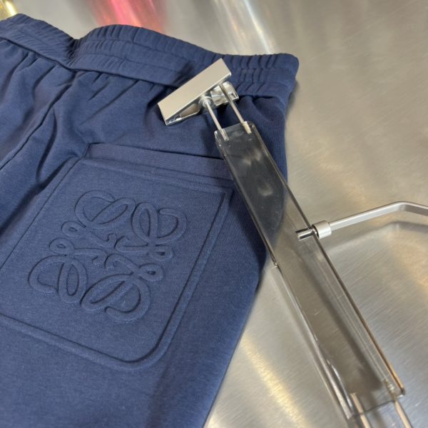 ❤️Loewe/ new spring and summer products, three standard complete casual pants, good products don't need too much introduction - Image 9