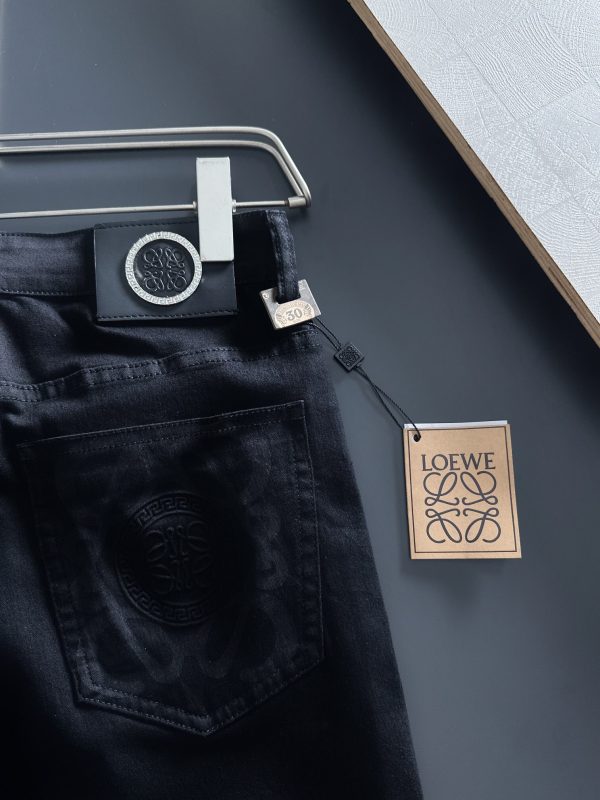 LOEWE / 2023 spring and summer new European counters Super A purchasing level overseas trading company order source, top original single high-end men's custom fashion slim straight-leg jeans - Image 3