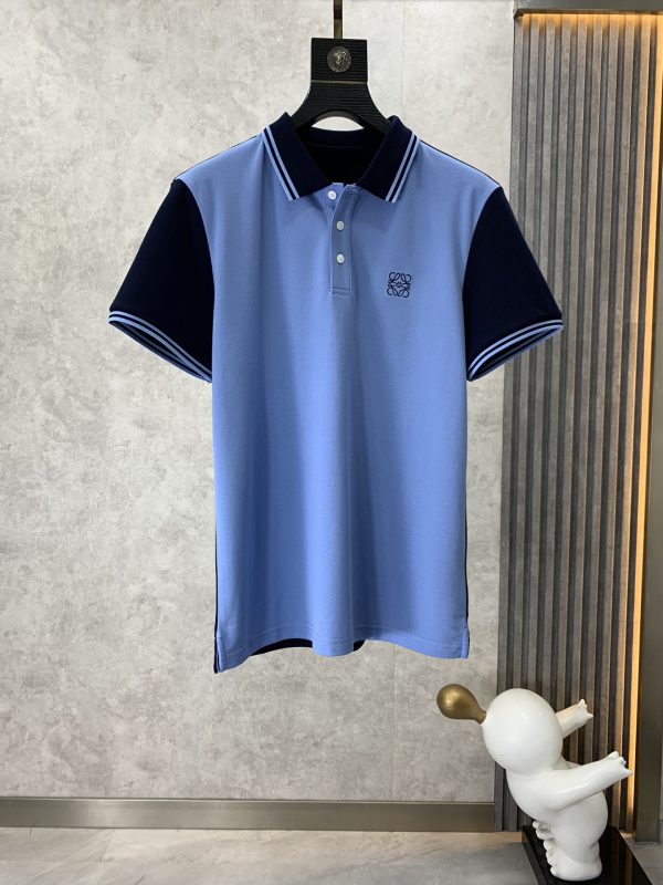 Loewe 2023 spring and summer official website simultaneous hot style continues the style of lapel and short sleeves and continues to be popular! Show your talents. Embellished with delicate patterns. Stylized logos form brand initials