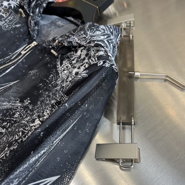 Dior/ spring and summer new products with three complete standards Hollow sun protection clothing is available at the counter at the same time. Good products do not need to be introduced too much. See details. Counter size: M-3XL - Image 5