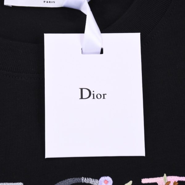 The DIOR gradient flower embroidery logo is exquisitely upgraded, inspired by the retro of the 1980s original fabric - Image 14
