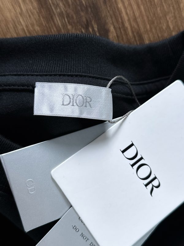 Dior 2023 spring and summer new short-sleeved T-shirt! Channel boutique! The latest fashion temperament will extend the charm infinitely to the unique charm of fashion - Image 6