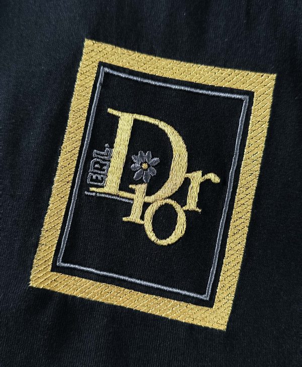 Dior 2023 spring and summer new short-sleeved T-shirt! Channel boutique! The latest fashion temperament will extend the charm infinitely to the unique charm of fashion - Image 8