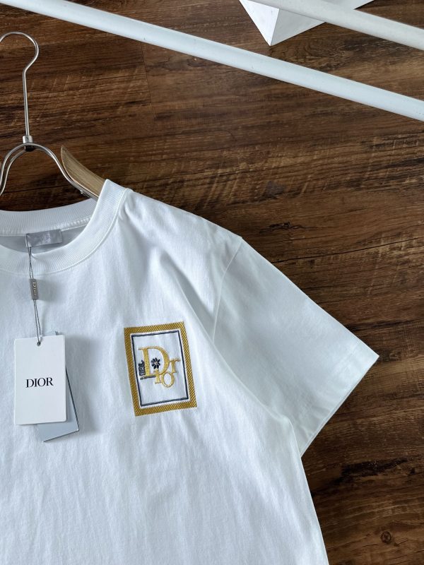Dior 2023 spring and summer new short-sleeved T-shirt! Channel boutique! The latest fashion temperament will extend the charm infinitely to the unique charm of fashion - Image 11