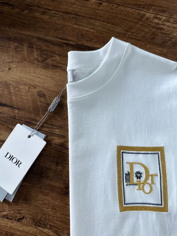 Dior 2023 spring and summer new short-sleeved T-shirt! Channel boutique! The latest fashion temperament will extend the charm infinitely to the unique charm of fashion - Image 14