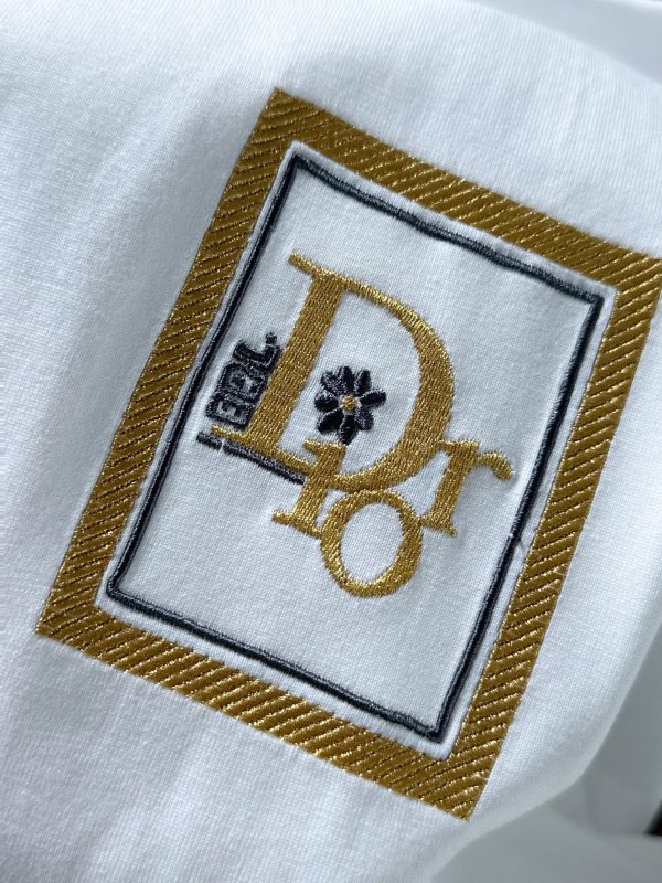 Dior 2023 spring and summer new short-sleeved T-shirt! Channel boutique! The latest fashion temperament will extend the charm infinitely to the unique charm of fashion - Image 15