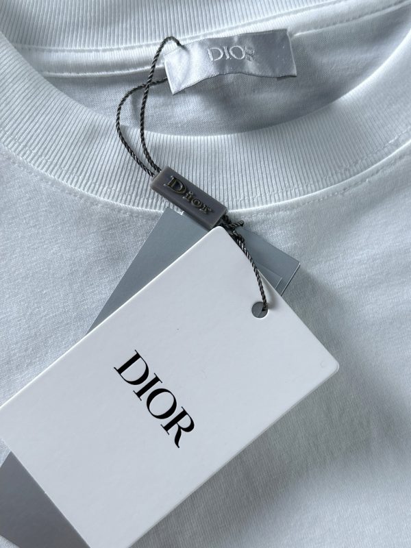 Dior 2023 spring and summer new short-sleeved T-shirt! Channel boutique! The latest fashion temperament will extend the charm infinitely to the unique charm of fashion - Image 16