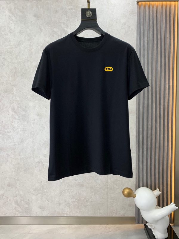 Fendi 2023 men's round neck short-sleeved T-shirt is new! Signature embroidered small LOGO, simple but exquisite, selected customer-supplied imported fabrics