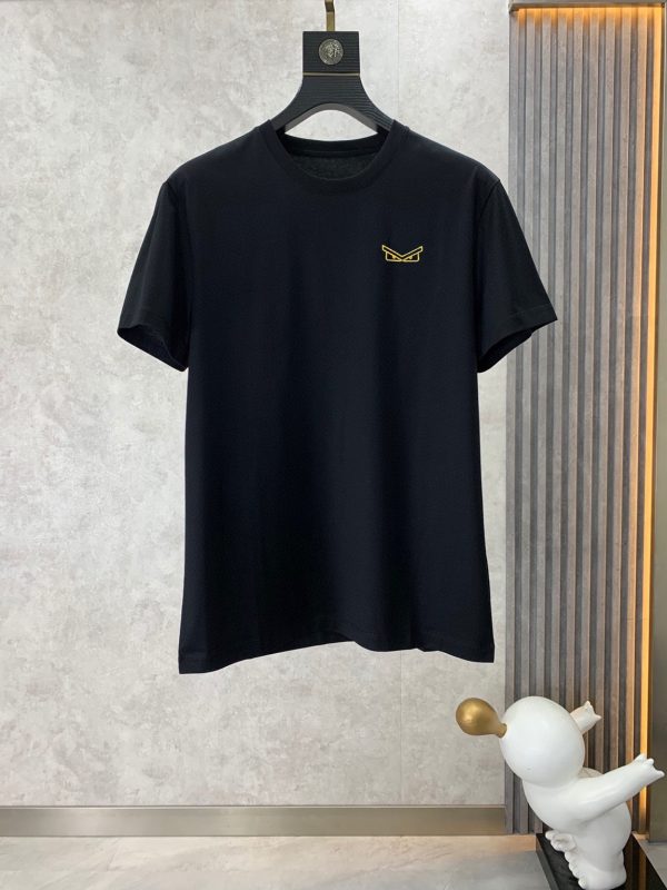 Fendi 2023 men's round neck short-sleeved T-shirt is new! Signature embroidered small LOGO, simple but exquisite, selected customer-supplied imported fabrics
