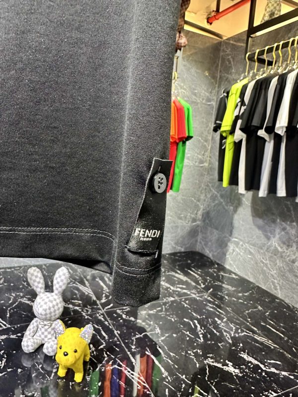 Fendi23ss counter with the same round neck short-sleeved T-shirt custom fabric The fabric is made of original elastic suede skin-friendly fabric - Image 4