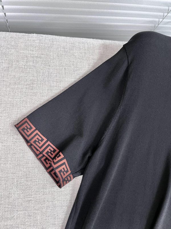 Fendi short-sleeved shorts suit, 2023AW high-end short-sleeved with cotton casual pants ?Indispensable all-match weapon in the wardrobe - Image 8