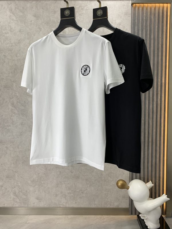 Fendi 2023 spring and summer casual business embroidered logo short-sleeved T-shirt, made of high-quality fabrics and imported technology, the corners are regular, smooth and delicate, with a three-dimensional effect