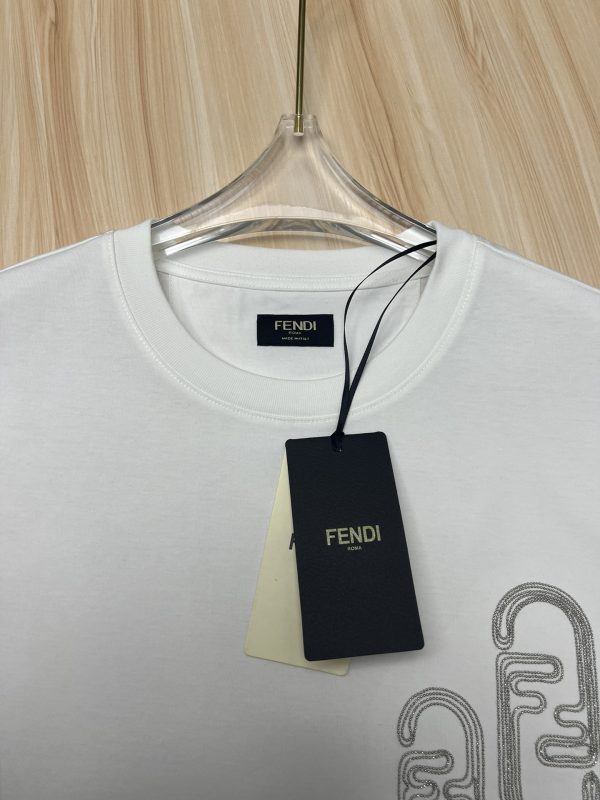 Big picture embroidered paper clip contrast double F round neck short-sleeved T-shirt, same style as ZG, with embroidery details and oversized 3D effect on the front in mixed tones Fendi - Image 6