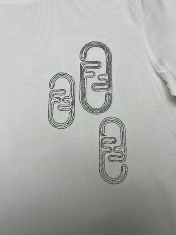 Big picture embroidered paper clip contrast double F round neck short-sleeved T-shirt, same style as ZG, with embroidery details and oversized 3D effect on the front in mixed tones Fendi - Image 5