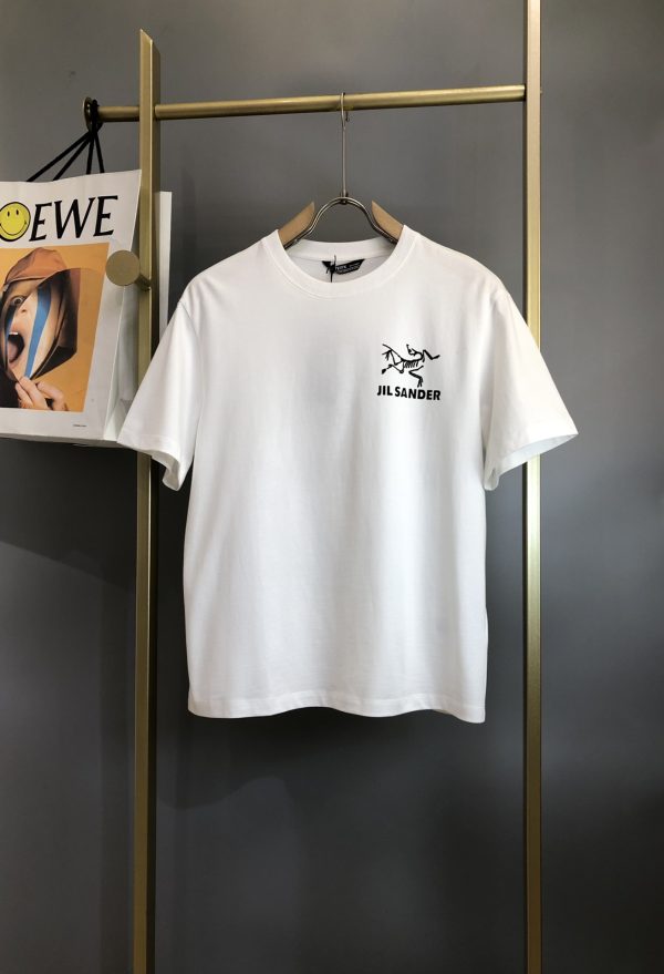 Jil Sander x Arcteryx joint limited-edition T-shirt, made of cotton 32-count double-ply yarn, logo letter on the front chest, joint logo on the back panel, loose fit. Size: M-XXL