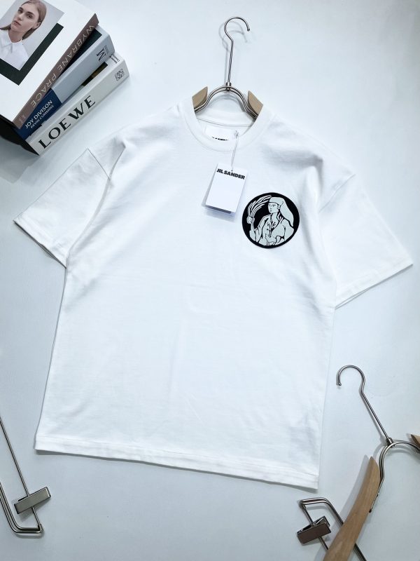 Jil Sander T-shirt The high version is made of 40-count double-ply yarn with a weight of 310 grams of pure cotton, with an embroidered logo on the front chest, loose fit, simple and fashionable! Unisex