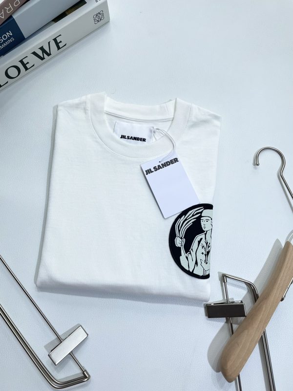 Jil Sander T-shirt The high version is made of 40-count double-ply yarn with a weight of 310 grams of pure cotton, with an embroidered logo on the front chest, loose fit, simple and fashionable! Unisex - Image 9
