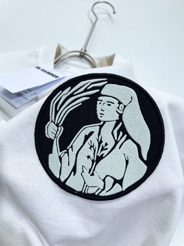 Jil Sander T-shirt The high version is made of 40-count double-ply yarn with a weight of 310 grams of pure cotton, with an embroidered logo on the front chest, loose fit, simple and fashionable! Unisex - Image 7