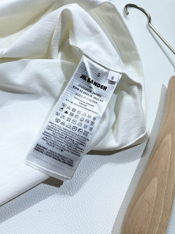 Jil Sander T-shirt The high version is made of 40-count double-ply yarn with a weight of 310 grams of pure cotton, with an embroidered logo on the front chest, loose fit, simple and fashionable! Unisex - Image 5
