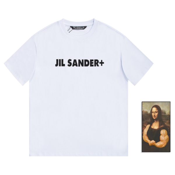 JIL SANDER's early spring new round neck short-sleeved T-shirt is minimalist with only one brand LOGO, which is the consistent style of JIS SANDER. You can think that its design is so simple that it does not have any extra decorations. In fact, a touch of "street" playfulness has been quietly mixed in. This T-shirt recommended today interprets - Image 19