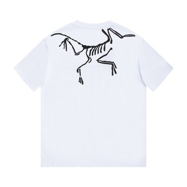 JIL SANDER's early spring new round neck short-sleeved T-shirt is minimalist with only one brand LOGO, which is the consistent style of JIS SANDER. You can think that its design is so simple that it does not have any extra decorations. In fact, a touch of "street" playfulness has been quietly mixed in. This T-shirt recommended today interprets - Image 18