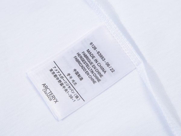 JIL SANDER's early spring new round neck short-sleeved T-shirt is minimalist with only one brand LOGO, which is the consistent style of JIS SANDER. You can think that its design is so simple that it does not have any extra decorations. In fact, a touch of "street" playfulness has been quietly mixed in. This T-shirt recommended today interprets - Image 11