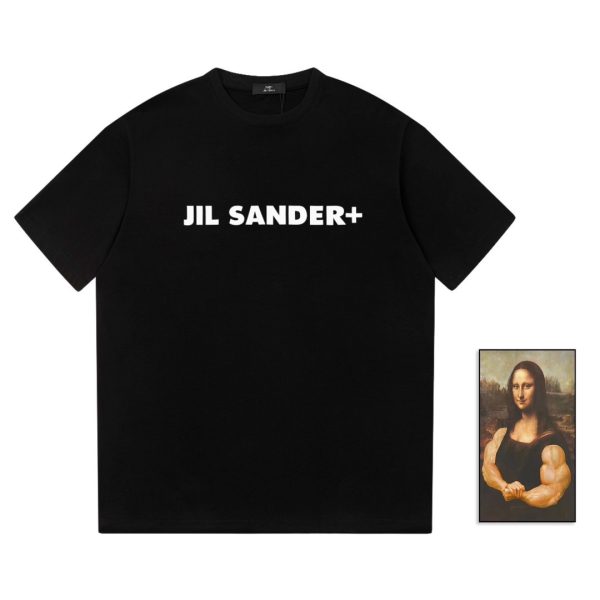 JIL SANDER's early spring new round neck short-sleeved T-shirt is minimalist with only one brand LOGO, which is the consistent style of JIS SANDER. You can think that its design is so simple that it does not have any extra decorations. In fact, a touch of "street" playfulness has been quietly mixed in. This T-shirt recommended today interprets - Image 10