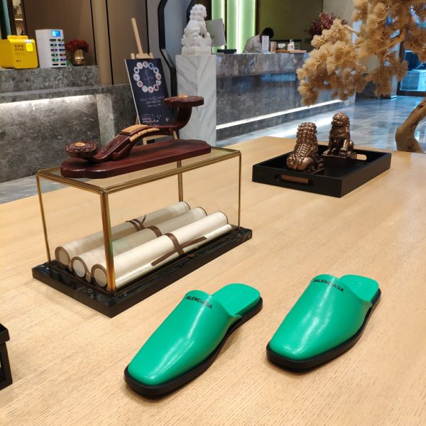 ? ? Balenciaga 2023 Spring/Summer 2023 Spring/Summer Internet celebrity first choice beautiful products full of printed Logo soles, letter logo casual lazy slippers - Image 4