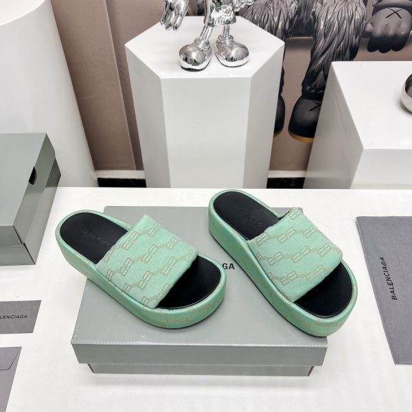 Must-have slippers in this IN era Balenciaga net red star with the same style of muffin sandals, original imported knitted letter craft, shake non-slip thick bottom - Image 9
