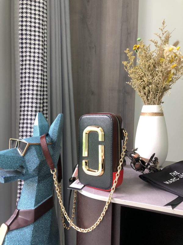 THE Marc Jacobs Vertical Phone Bag Saffiano Leather Black And Red Model M0016765—011 - Image 3